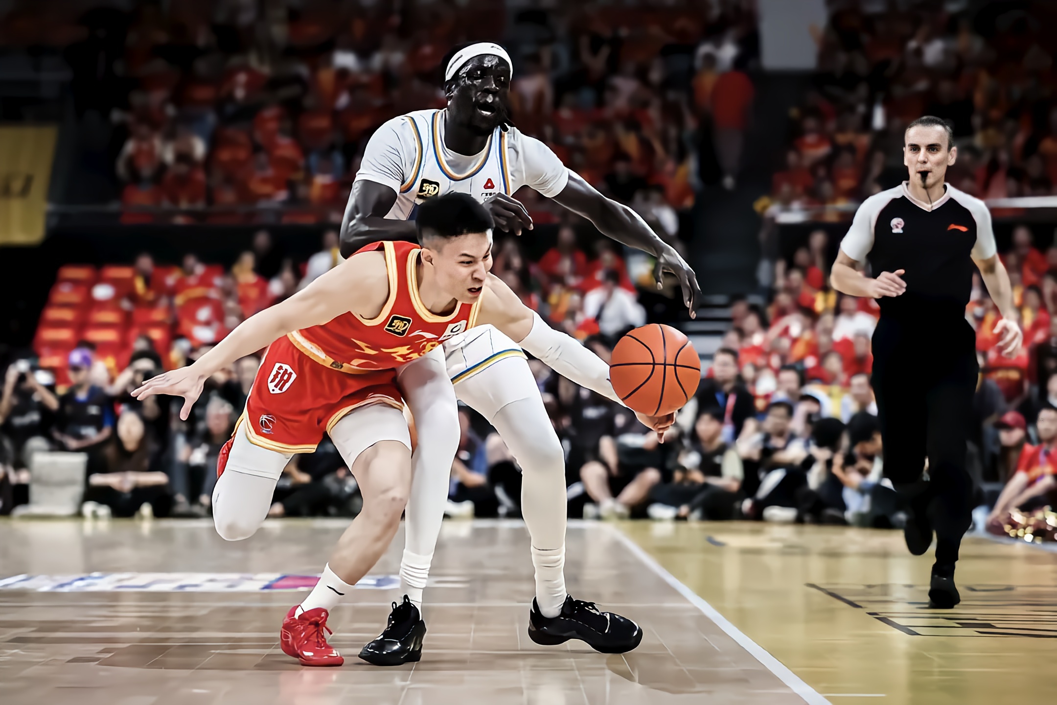 关于集结日CBA常规赛传出新动向,金州勇士扳平良机,管理层表态——媒体盛赞,训练强度明显提升的信息爱游戏官网