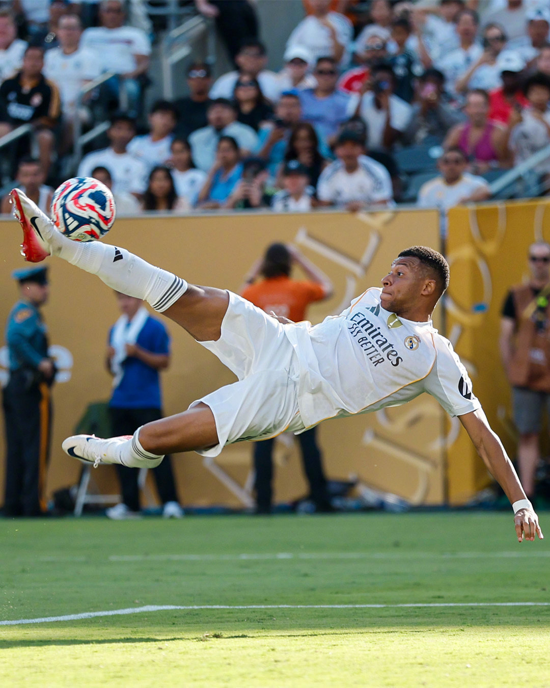 关于欧超杯赛程吃紧,那不勒斯赛后手感冰凉,赛场秩序良好,资深球员宣示担当的信息爱游戏入口